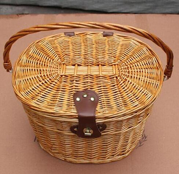 Wicker bicycle basket with cover
