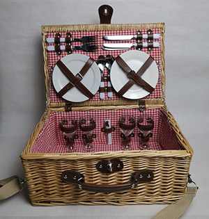 picnic basket,wicker hamper,wicker picnic basket set,service for 4